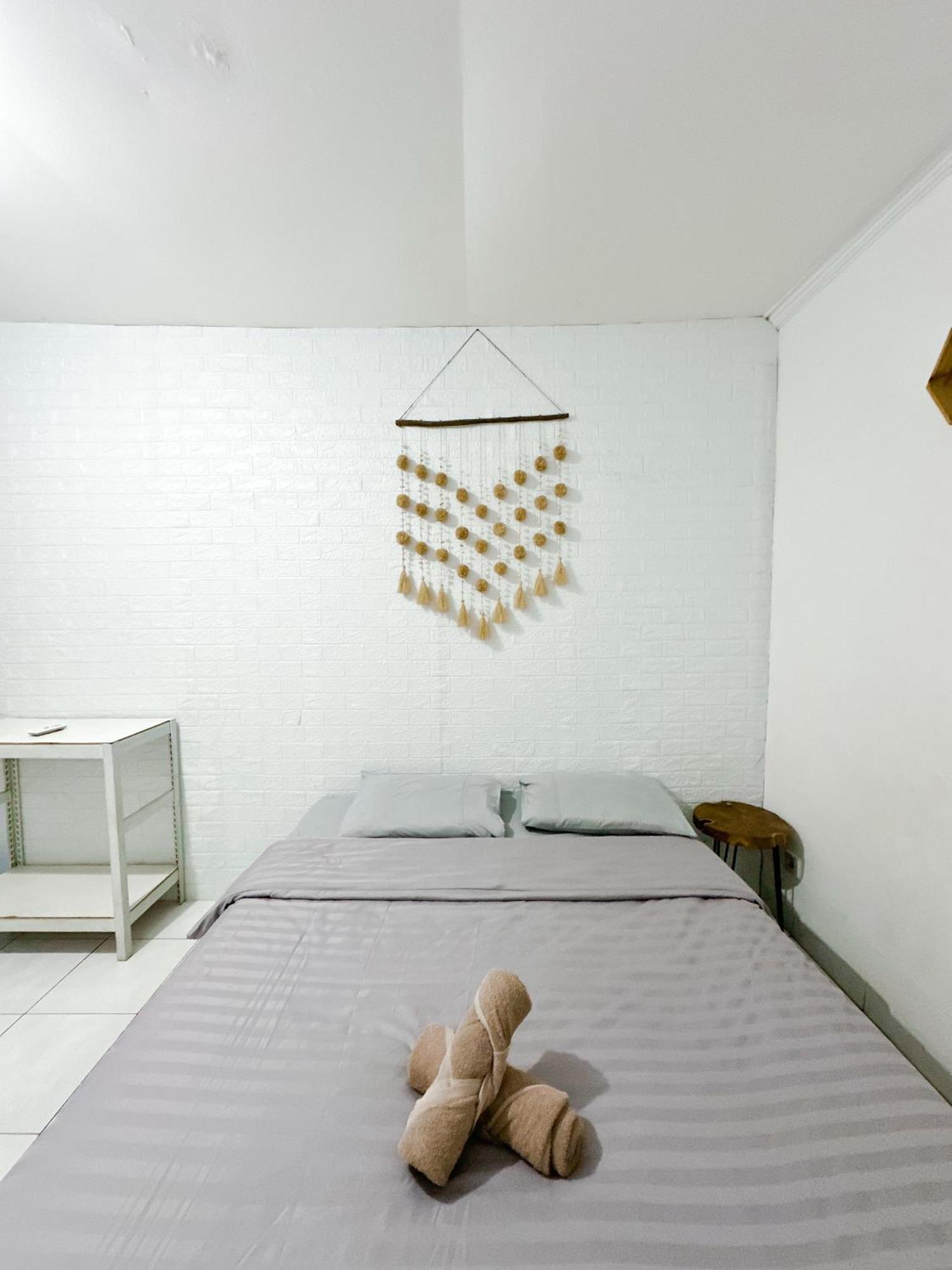 Hostel OsteL By OstiC Bandung Exterior foto