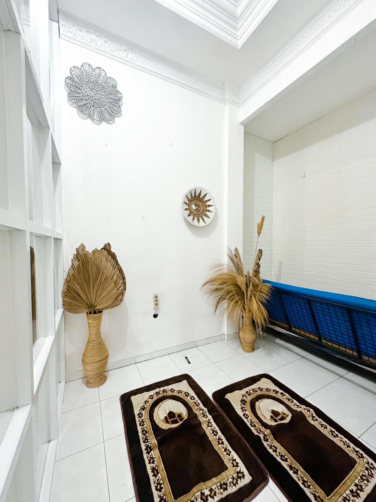 Hostel OsteL By OstiC Bandung Exterior foto