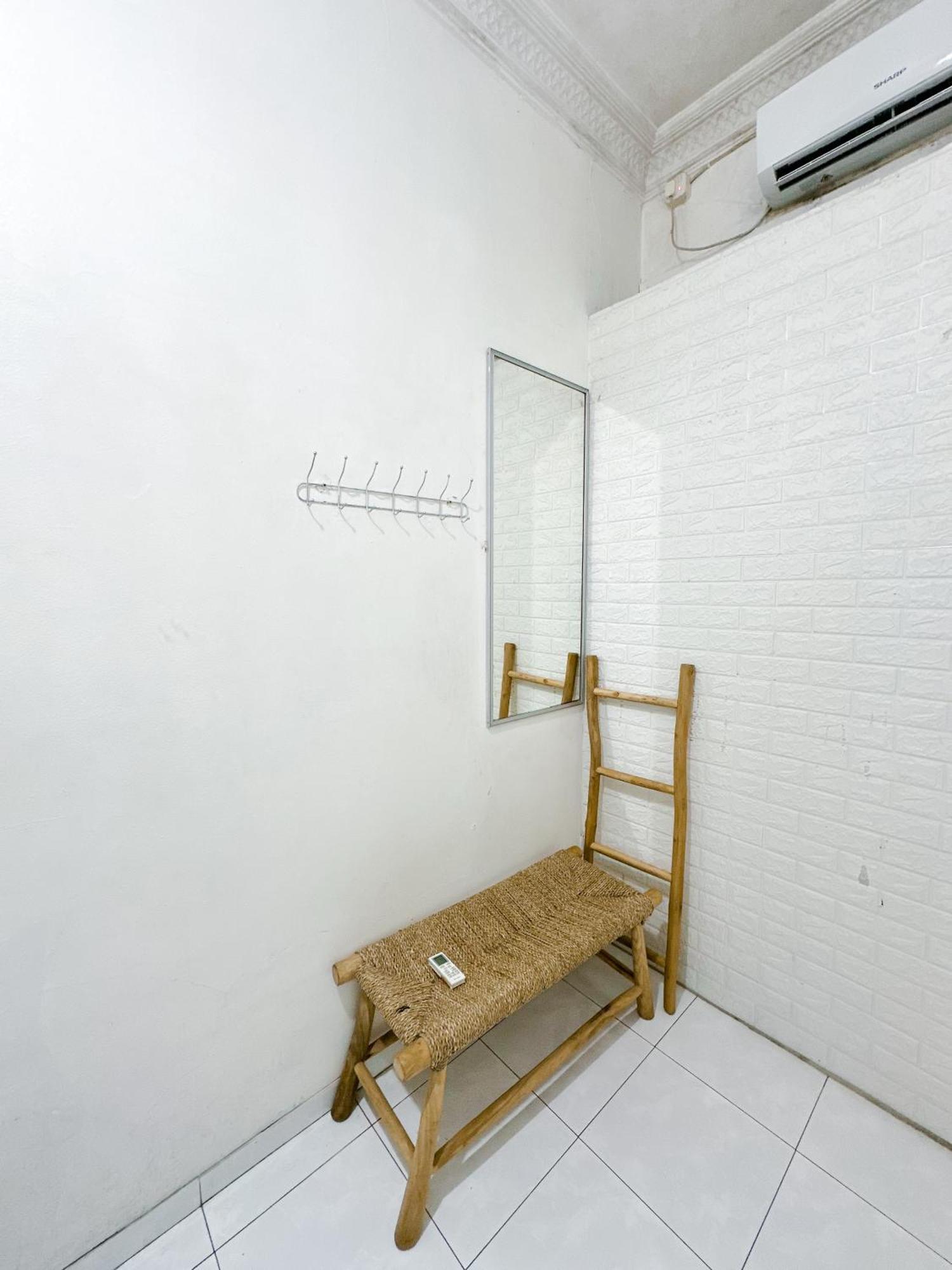 Hostel OsteL By OstiC Bandung Exterior foto
