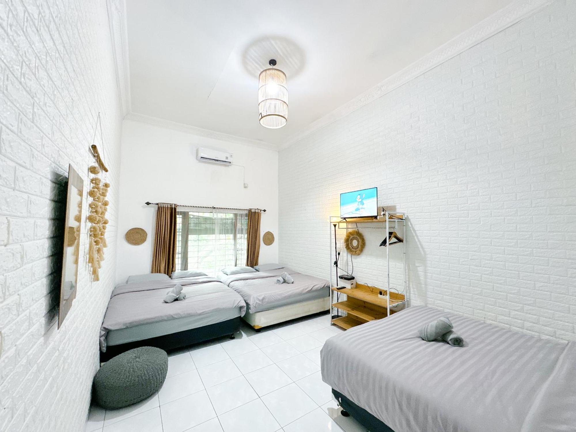 Hostel OsteL By OstiC Bandung Exterior foto