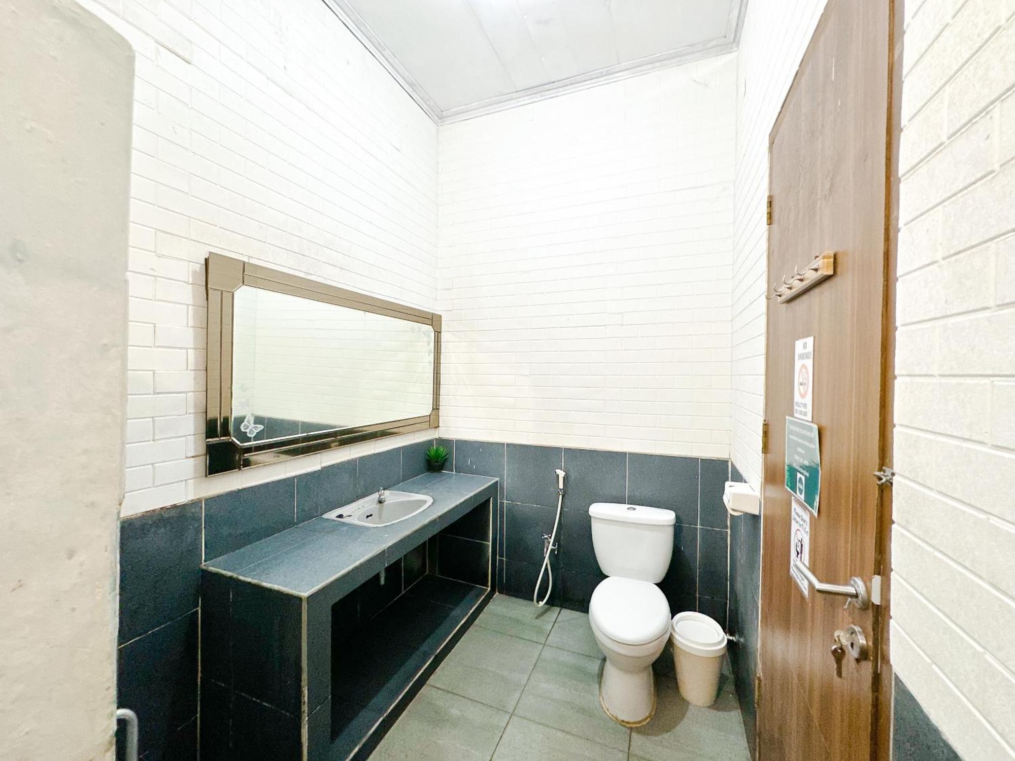 Hostel OsteL By OstiC Bandung Exterior foto