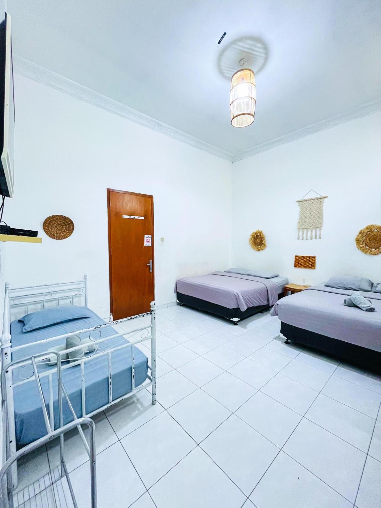 Hostel OsteL By OstiC Bandung Exterior foto