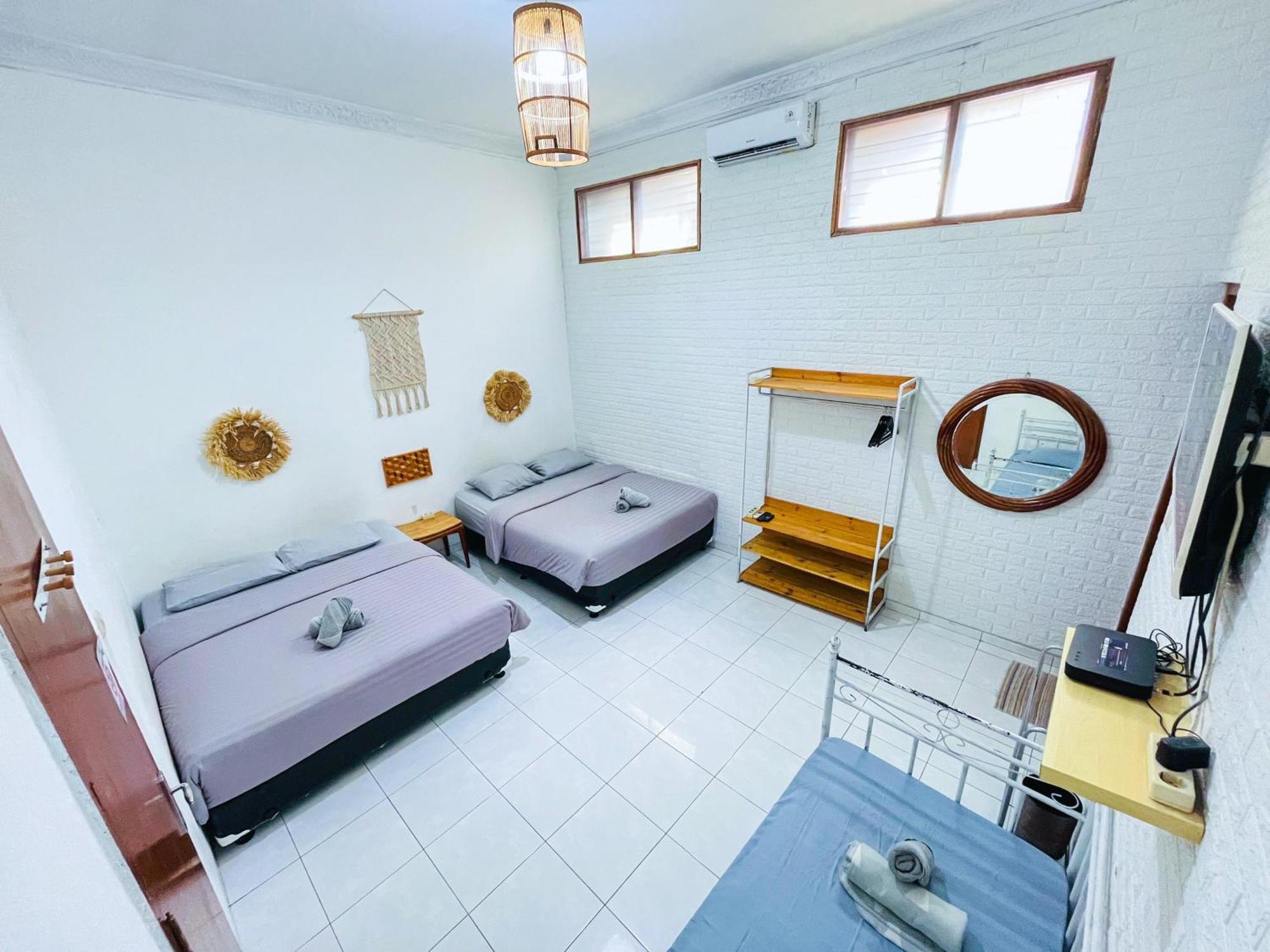 Hostel OsteL By OstiC Bandung Exterior foto